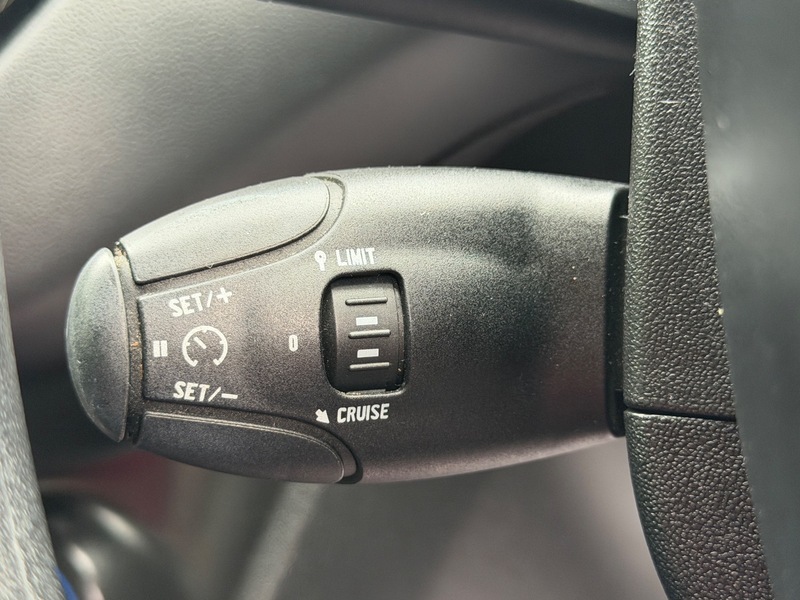 Peugeot 208 1.0 Active Silver #31