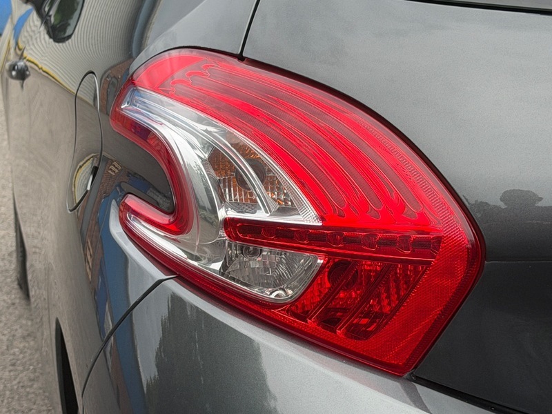 Peugeot 208 1.0 Active Silver #40
