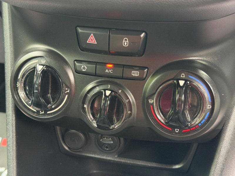 Peugeot 208 1.0 Active Silver #27