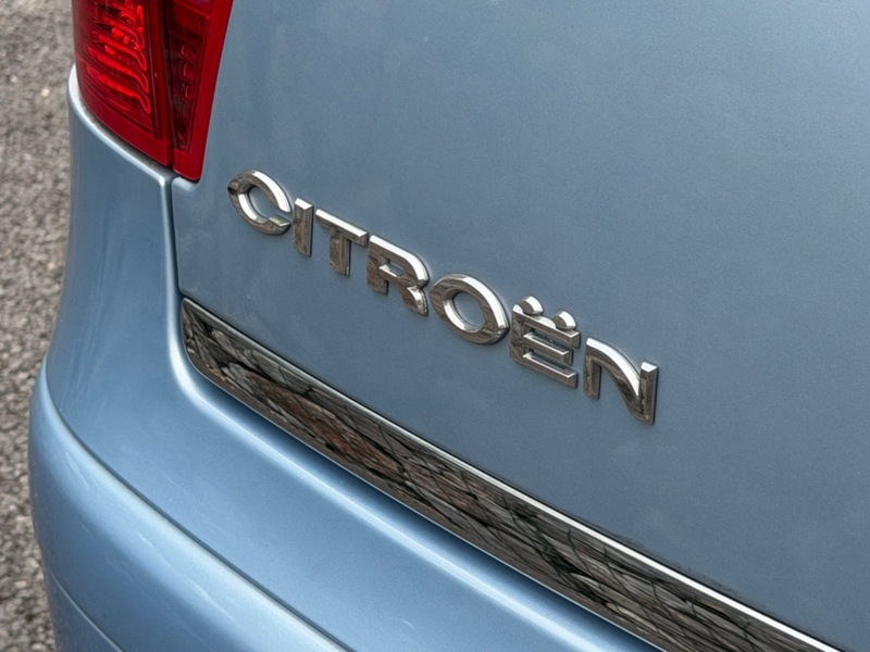 Citroen C5 Hatchback 2.0I 16V Exclusive 200505 Red #51