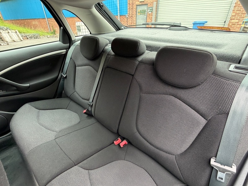 Citroen C5 Hatchback 2.0I 16V Exclusive 200505 Red #10