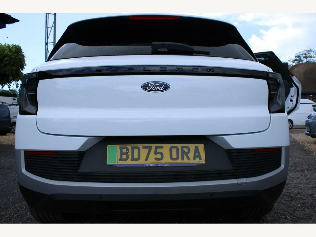 Ford Explorer Extended Range 77Kwh Premium Suv White #5
