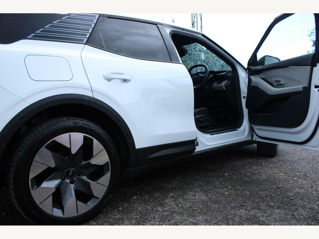Ford Explorer Extended Range 77Kwh Premium Suv White #6