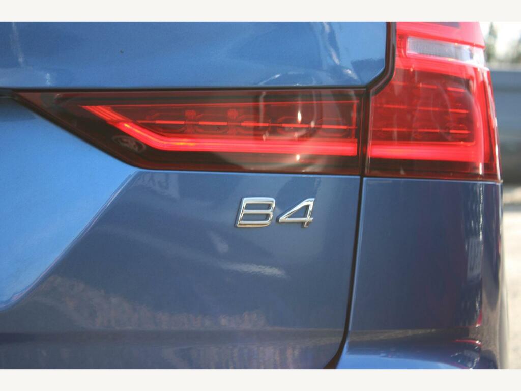 Volvo V60 R Design Red #58