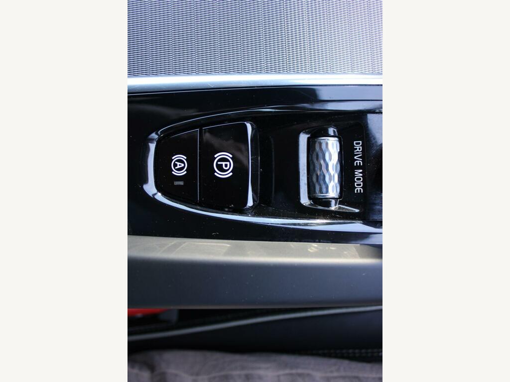 Volvo V60 R Design Red #29