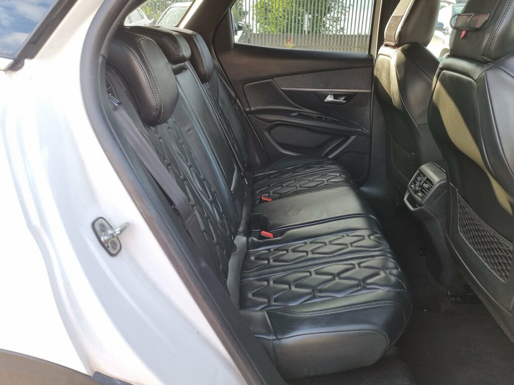 Peugeot 3008 1.5 Bluehdi Allure Red #26