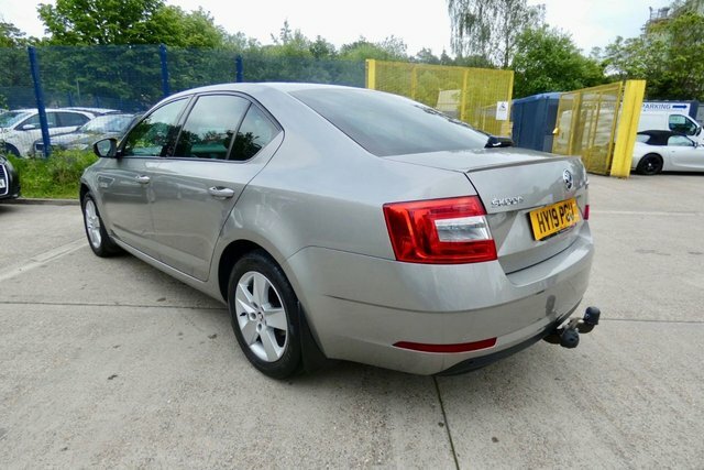 Skoda Octavia 2019 1.5 Tsi Gpf Act Se Hatchback Manua Beige #5