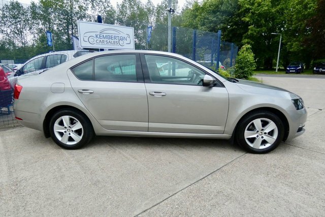 Skoda Octavia 2019 1.5 Tsi Gpf Act Se Hatchback Manua Beige #3