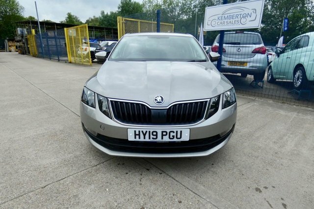Skoda Octavia 2019 1.5 Tsi Gpf Act Se Hatchback Manua Beige #2