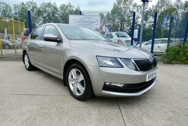 Skoda Octavia 2019 1.5 Tsi Gpf Act Se Hatchback Manua Beige