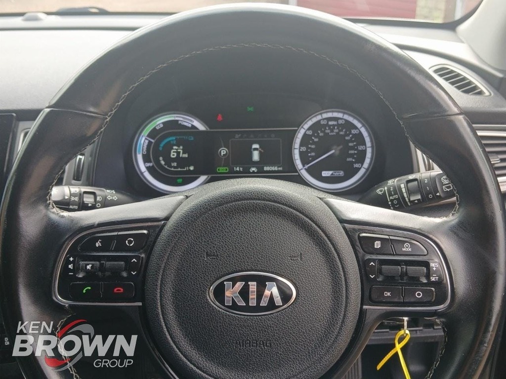 Kia Niro Hybrid White #24