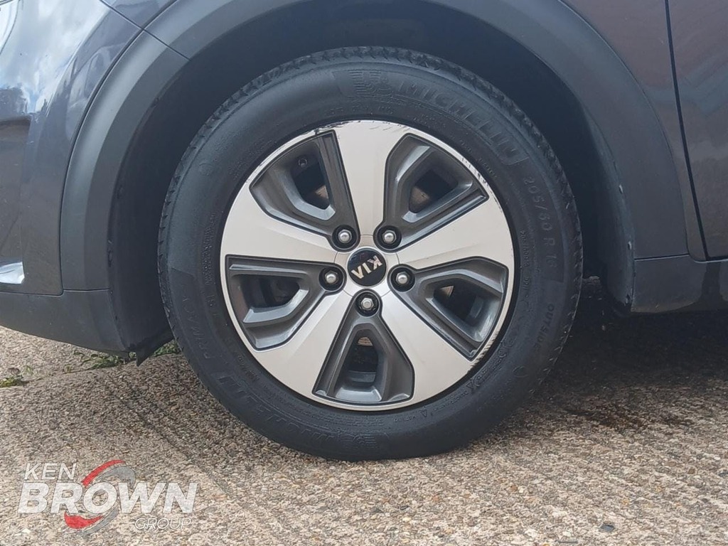 Kia Niro Hybrid White #12