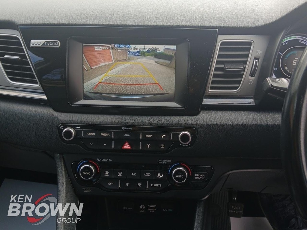 Kia Niro Hybrid White #23