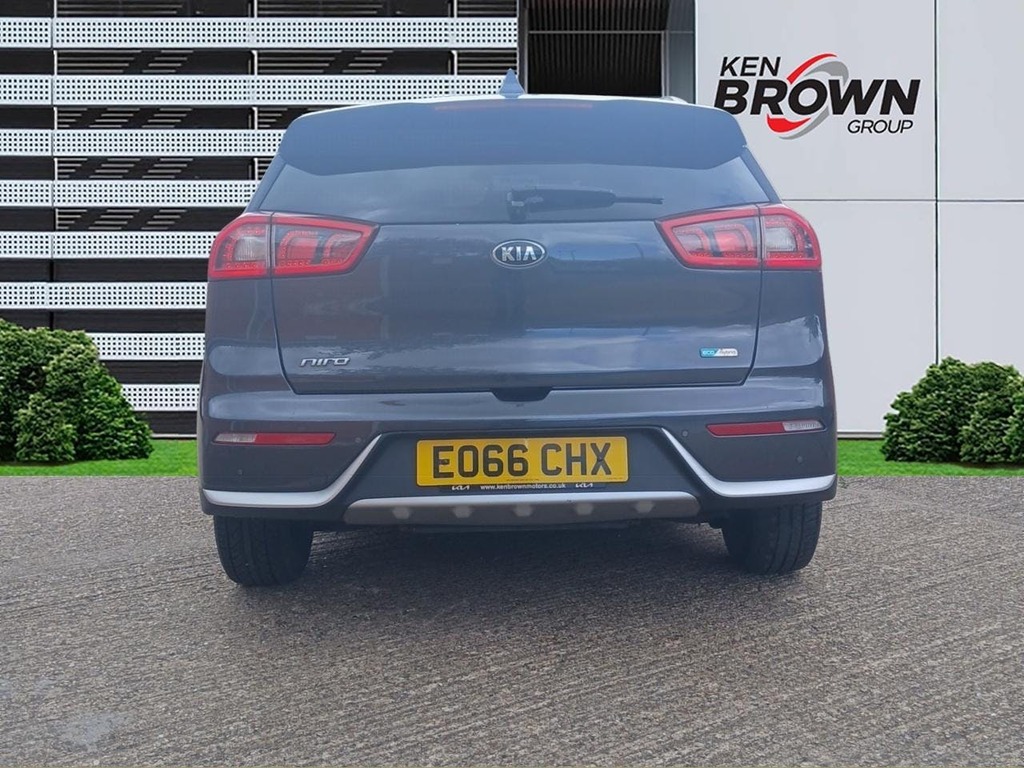 Kia Niro Hybrid White #8