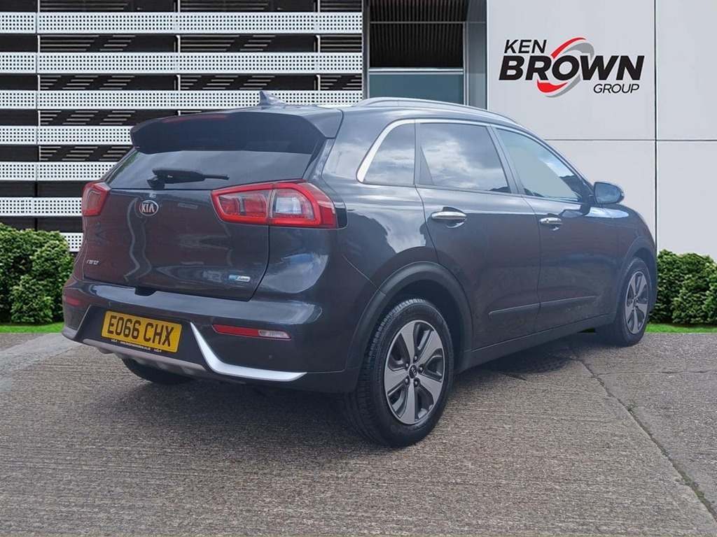 Kia Niro Hybrid White #7