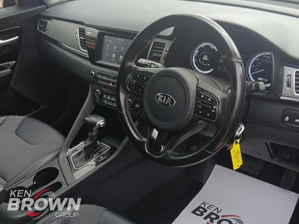 Kia Niro Hybrid White #13