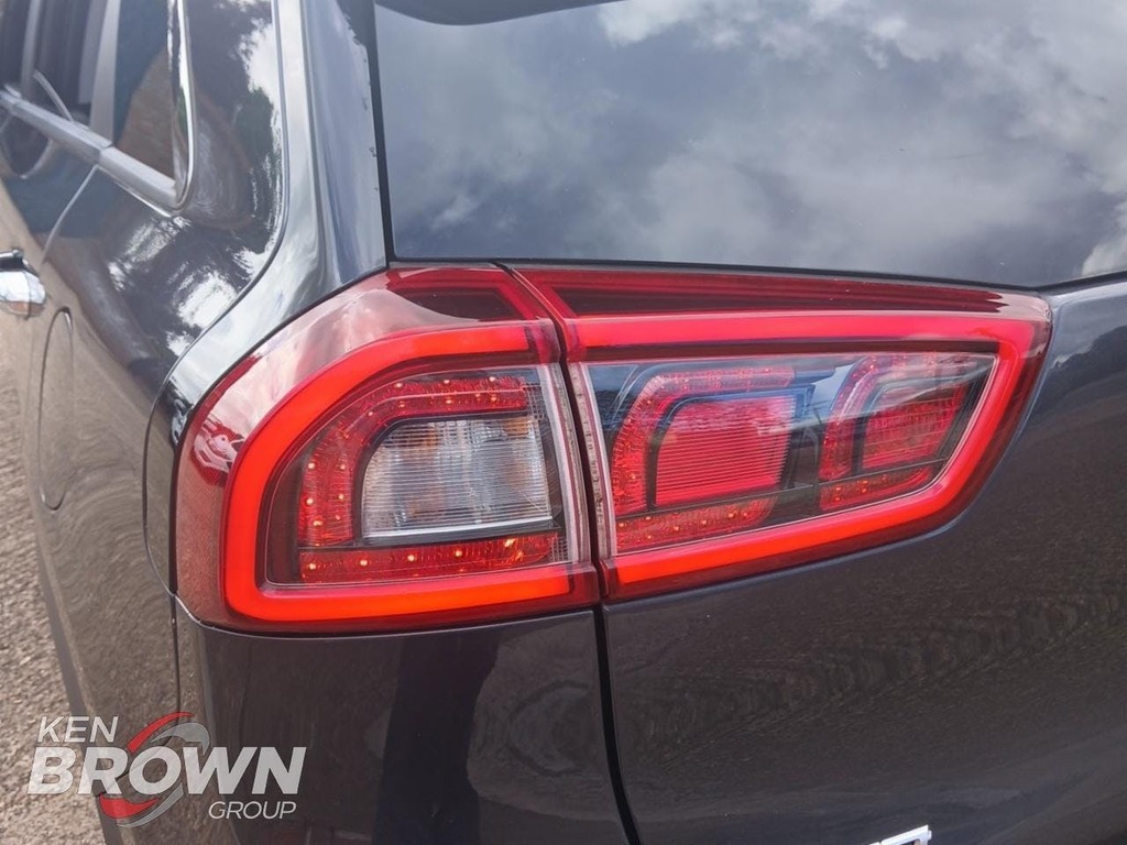 Kia Niro Hybrid White #17