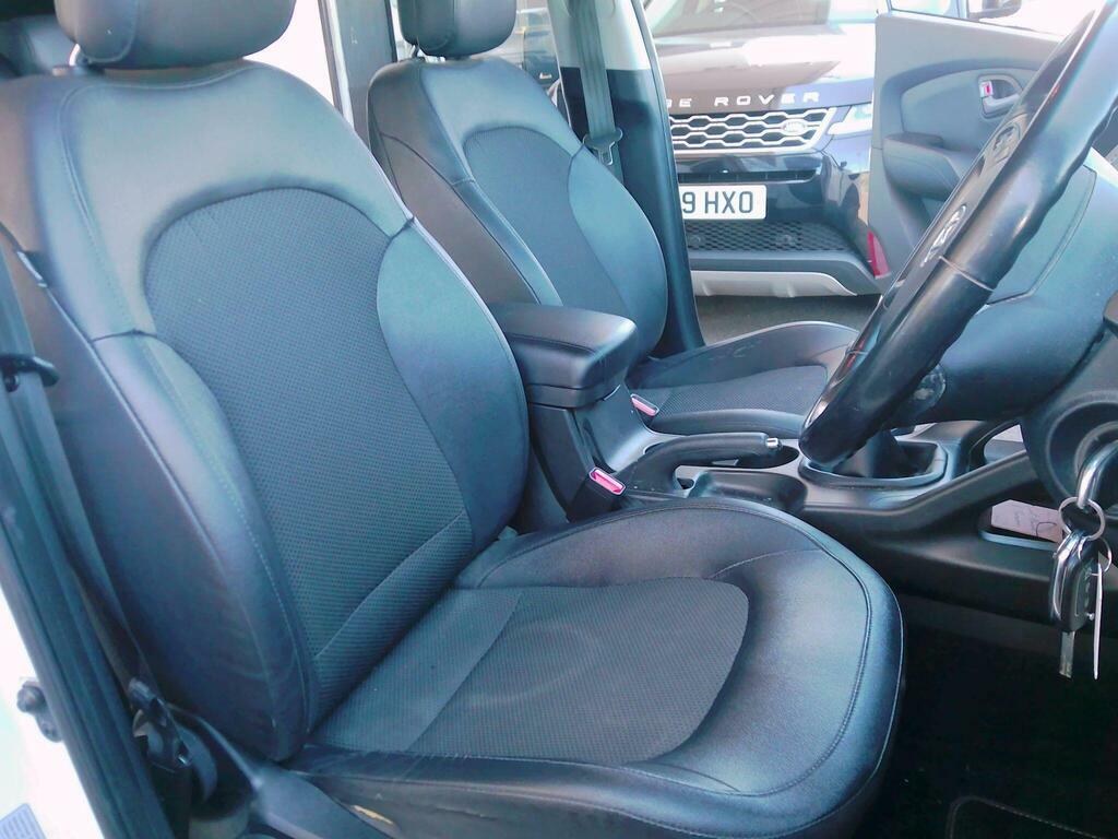 Hyundai Ix35  White #13