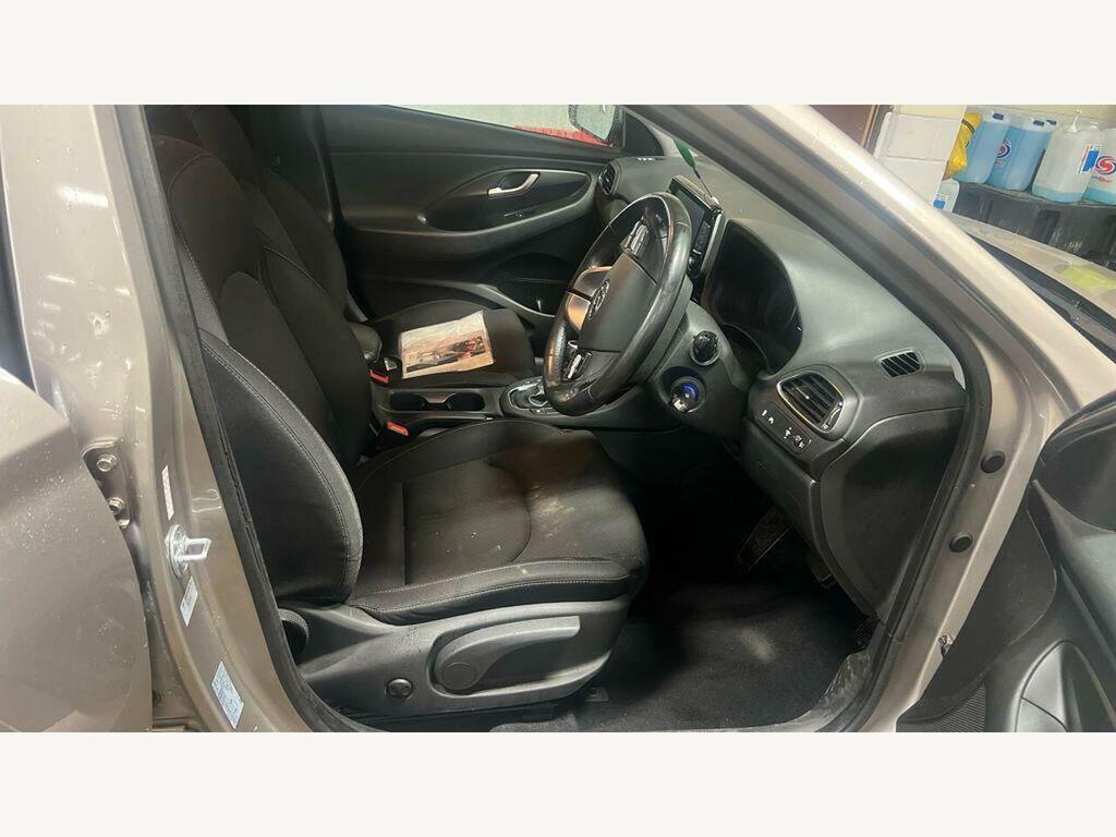 Hyundai I30 1.6 Crdi Blue Drive Se Nav Dct Euro 6 Ss White #6