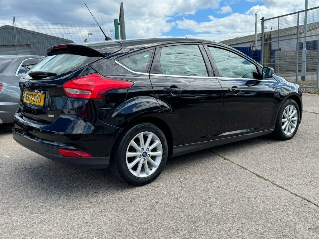 Ford Focus 1L Titanium Black #6