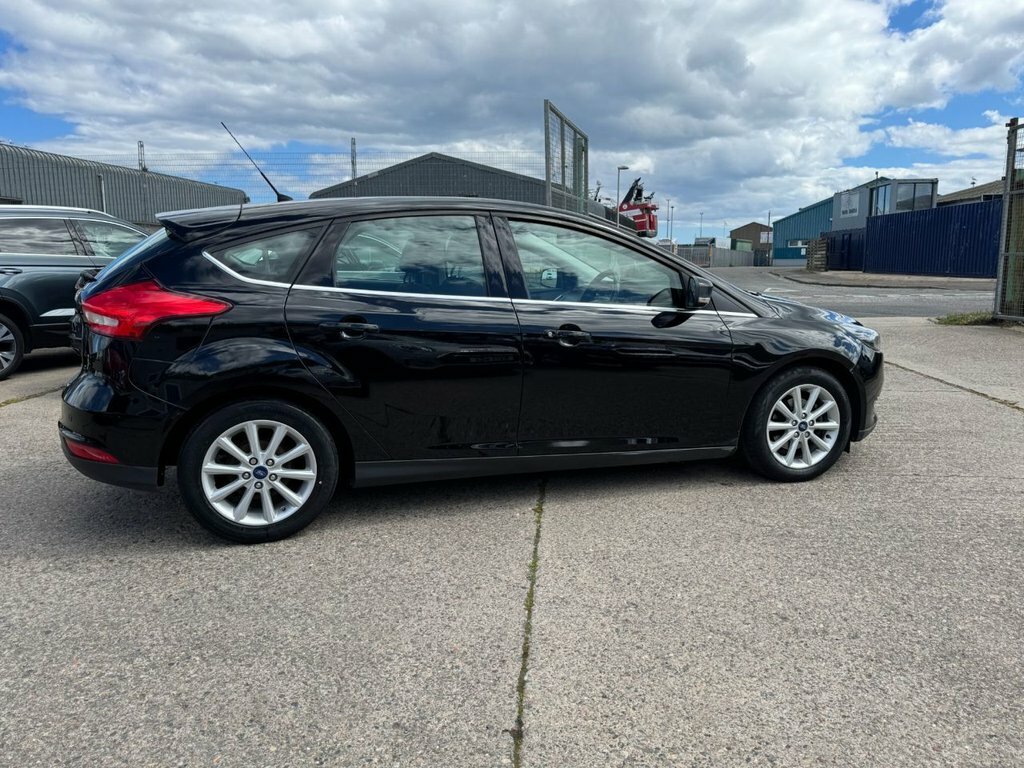 Ford Focus 1L Titanium Black #5