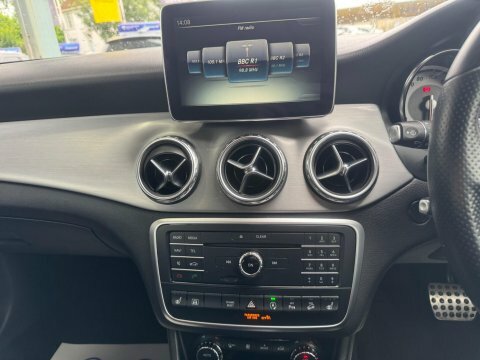 Mercedes-Benz GLA Class D Amg Line White #19