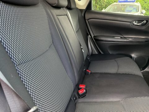 Nissan Pulsar 1.2 Dig-t Acenta Hatchback Red #25