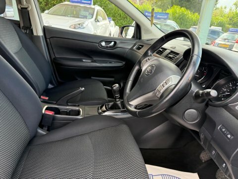 Nissan Pulsar 1.2 Dig-t Acenta Hatchback Red #21
