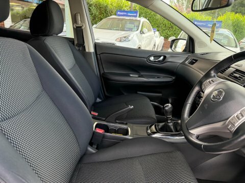 Nissan Pulsar 1.2 Dig-t Acenta Hatchback Red #20