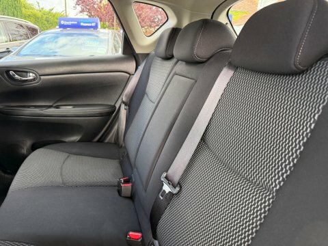 Nissan Pulsar 1.2 Dig-t Acenta Hatchback Red #23