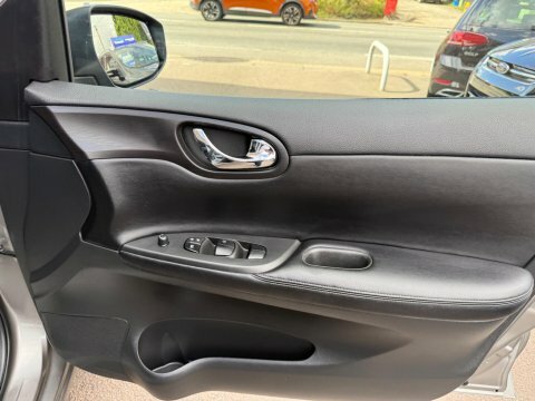 Nissan Pulsar 1.2 Dig-t Acenta Hatchback Red #26