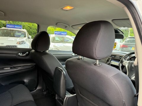 Nissan Pulsar 1.2 Dig-t Acenta Hatchback Red #24