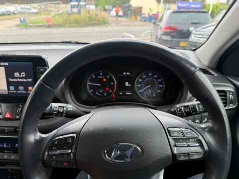 Hyundai I30 Hatchback White #8