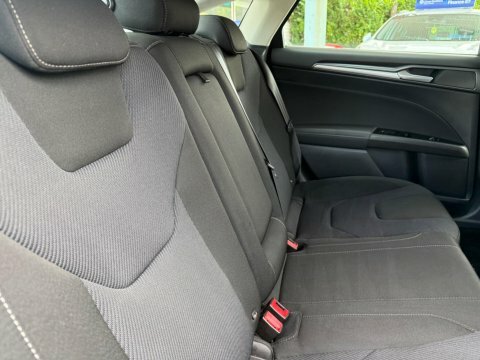 Ford Mondeo Titanium Tdci Red #22