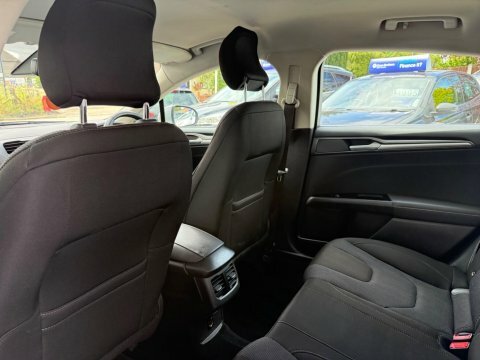 Ford Mondeo Titanium Tdci Red #20