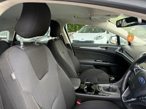 Ford Mondeo Titanium Tdci Red #17