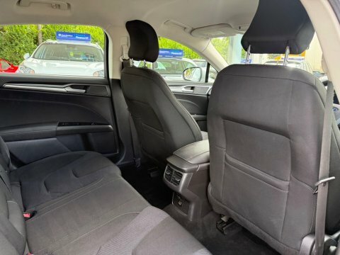 Ford Mondeo Titanium Tdci Red #21