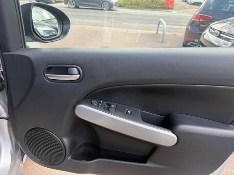Mazda 2 1.3 Tamura White #34