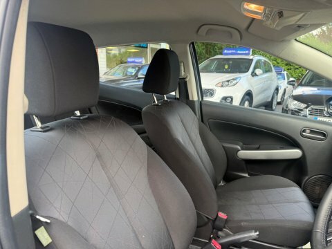 Mazda 2 1.3 Tamura White #19