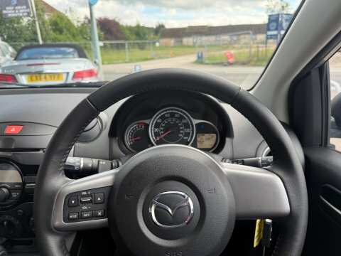 Mazda 2 1.3 Tamura White #29