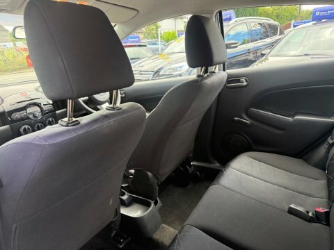 Mazda 2 1.3 Tamura White #35