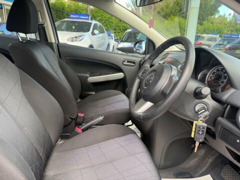 Mazda 2 1.3 Tamura White #21