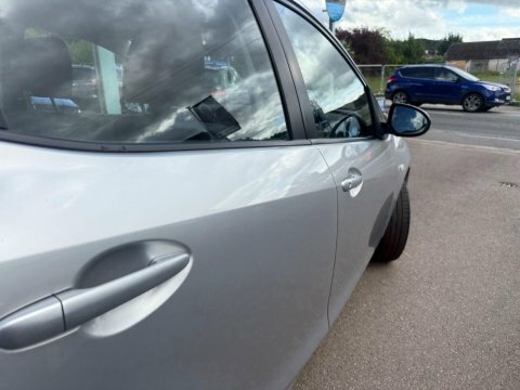 Mazda 2 1.3 Tamura White #26