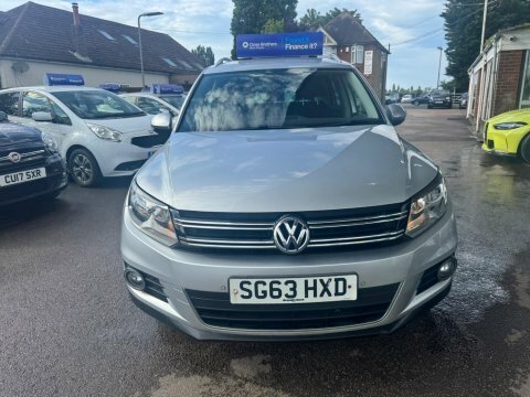 Volkswagen Tiguan 2.0 Tdi Bluemotion  #2