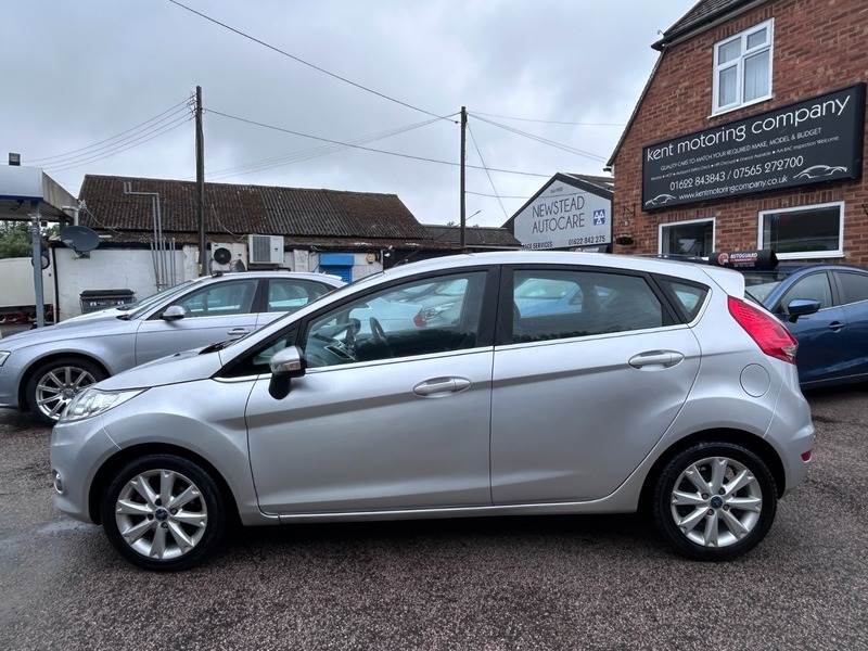 Ford Fiesta Zetec Silver #5