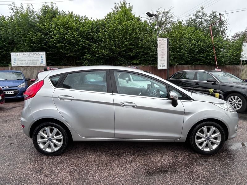 Ford Fiesta Zetec Silver #4