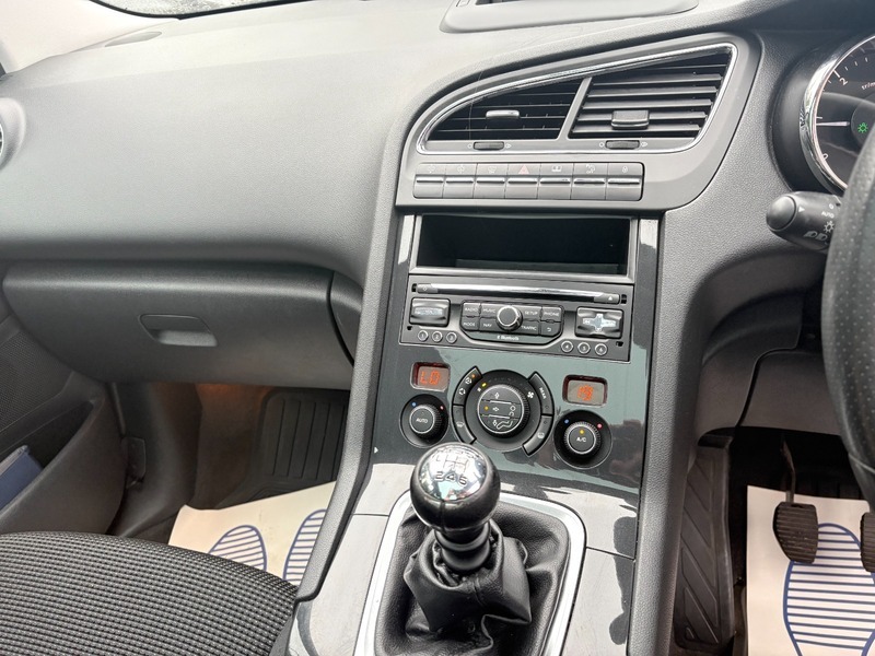 Mazda Skyactiv-g Sport Euro White #11