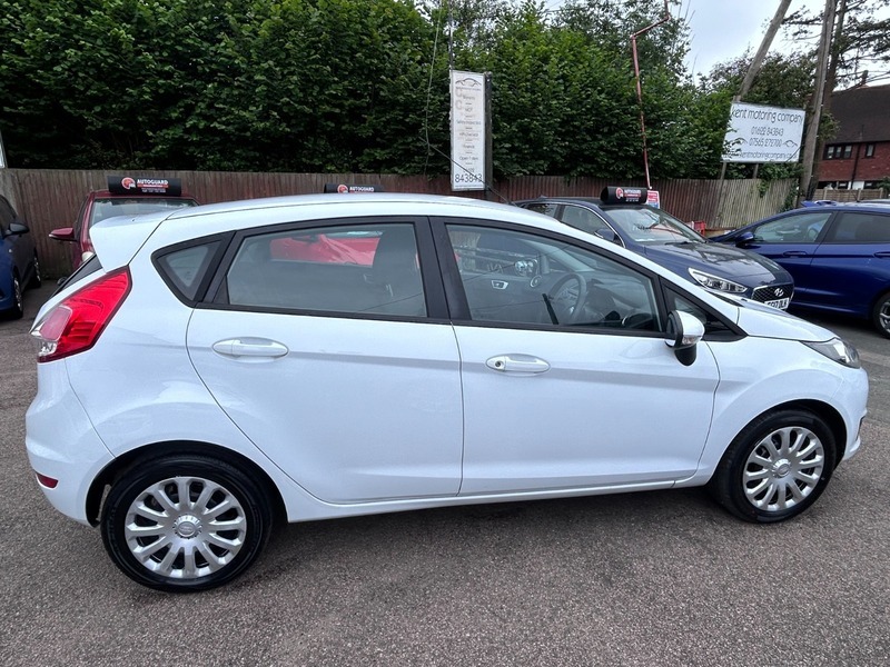 Ford Fiesta Style White #4