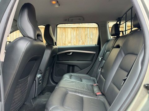 Volvo XC70 2.4 D5 Se Lux Gold #18
