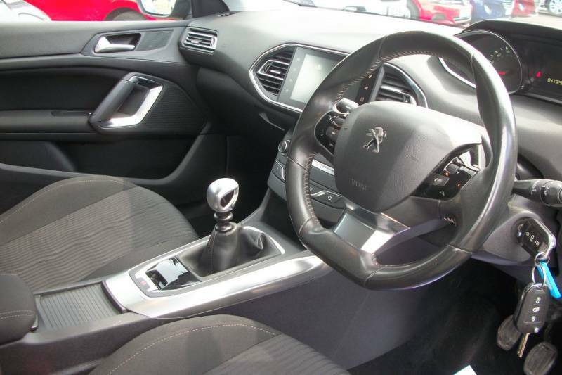 Peugeot 308 308 1.2 Active Black #3